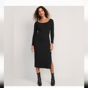 Fitted longsleeve midi dress.